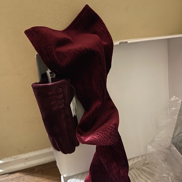 Boot - Picture 2 of 13